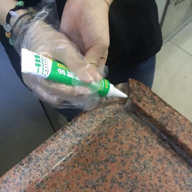一哥全能胶案例使用分享6-修补洗手台边条2